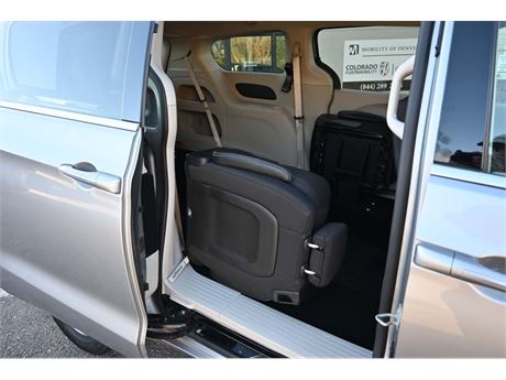 Surplus.com - 2020 Chrysler Voyager PV LX Mobility Handicap Van RUCL53