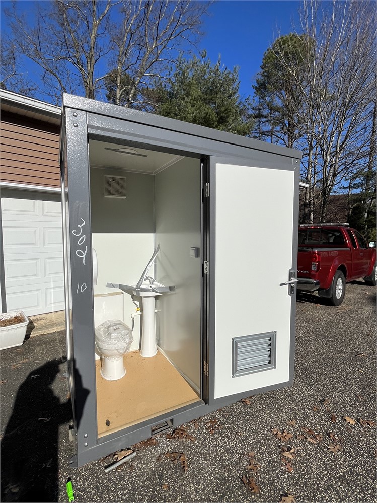 Surplus.com - 2023 Bastone 2 Private Toilet Stalls Portable Restroom ...