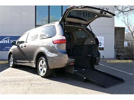 2019 Toyota Sienna PV LE Mobility Handicap Van 5337